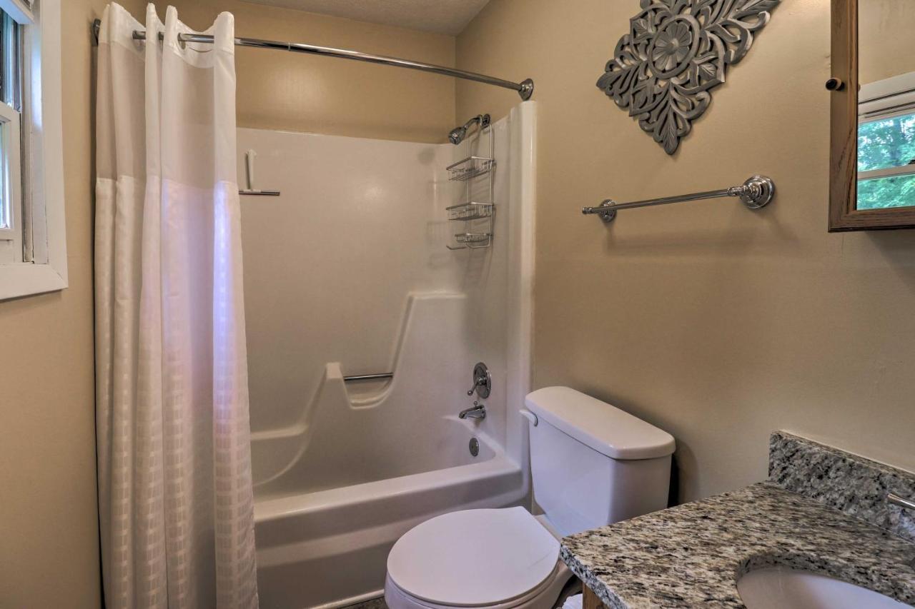 Hendersonville Home With Fire Pit 5 Mi To Downtown! Zewnętrze zdjęcie
